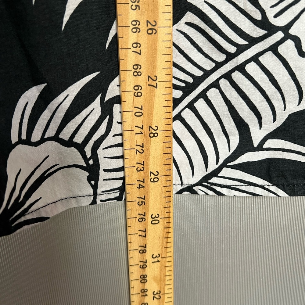 Chubbies Regular Fit Hawaiian Button Up Short Sle… - image 3